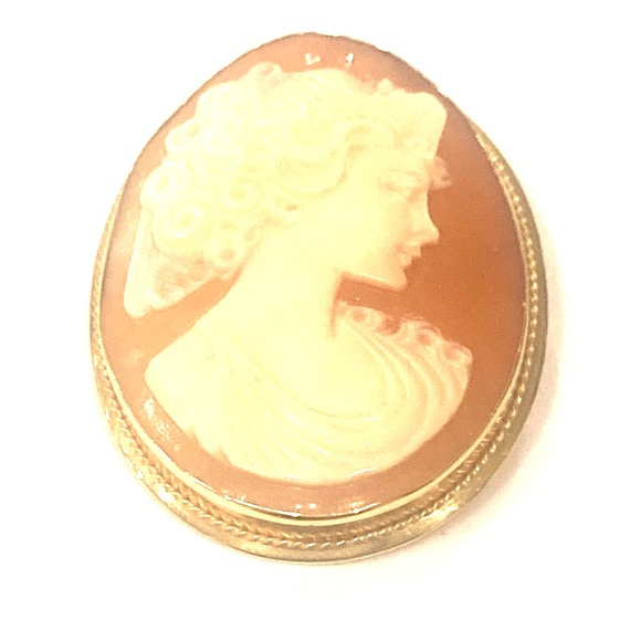 Jewelry - 18k Antique Gold Carved Shell Cameo